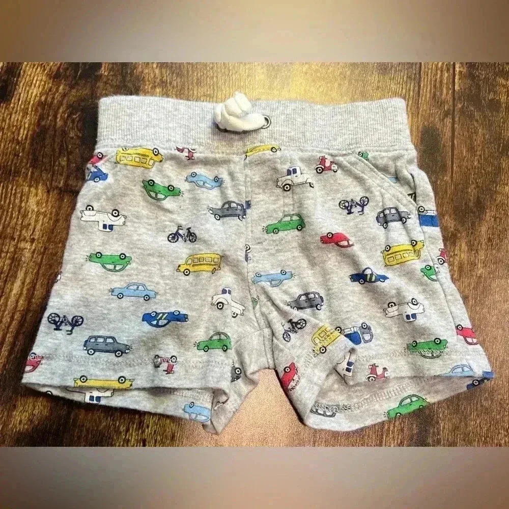 SET: Carter’s | 2 pair of baby boy shorts. Size: 9M